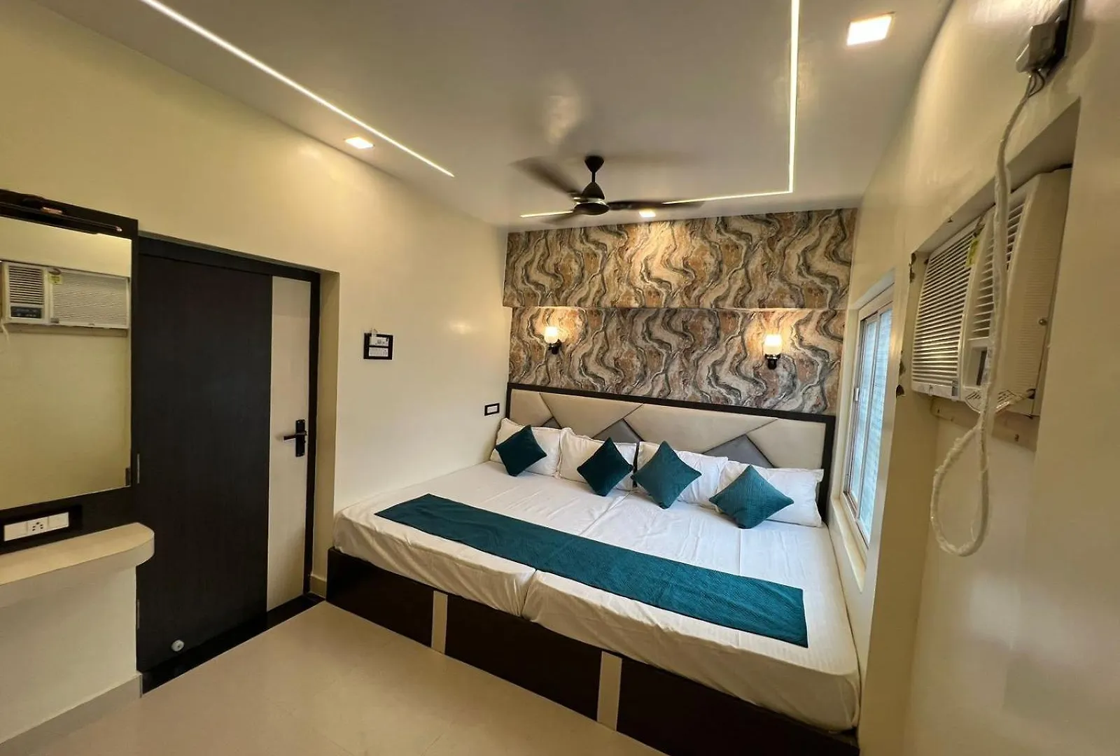 Sree Jee Paying Guest House, 1 Km From Kashi Vishwanath Temple And 100 M To Ganga Ghat Varanasi