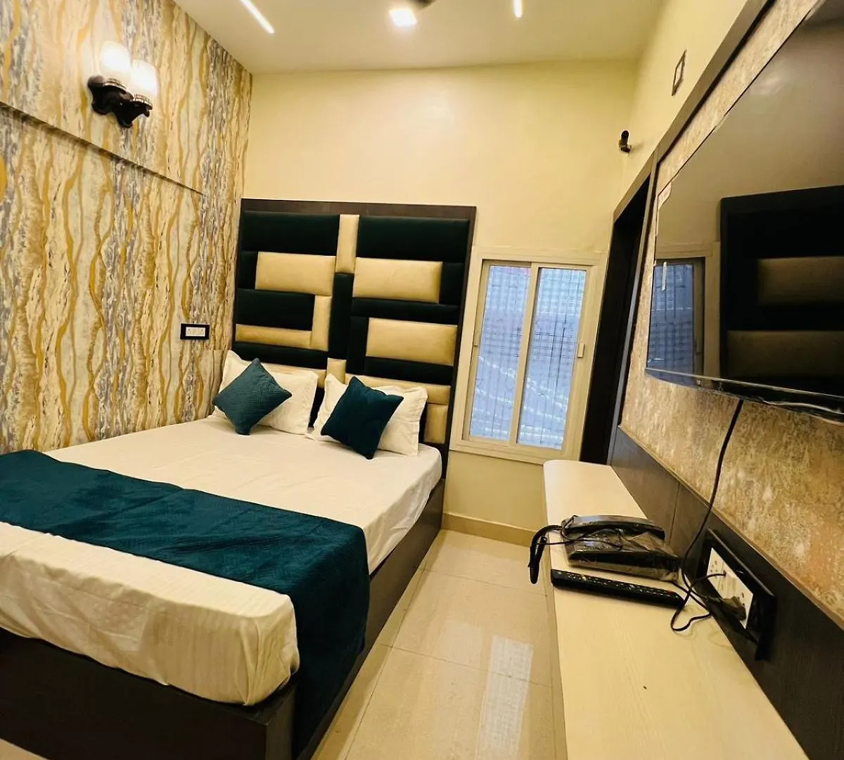 Sree Jee Paying Guest House, 1 Km From Kashi Vishwanath Temple And 100 M To Ganga Ghat Varanasi