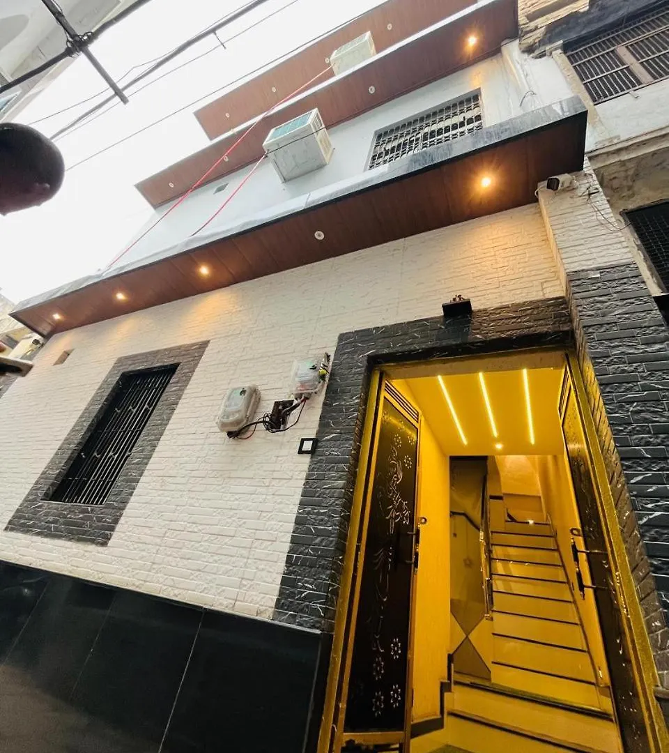 Sree Jee Paying Guest House, 1 Km From Kashi Vishwanath Temple And 100 M To Ganga Ghat Varanasi